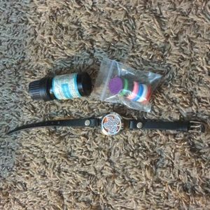 Essential oil bracelet with essential oil